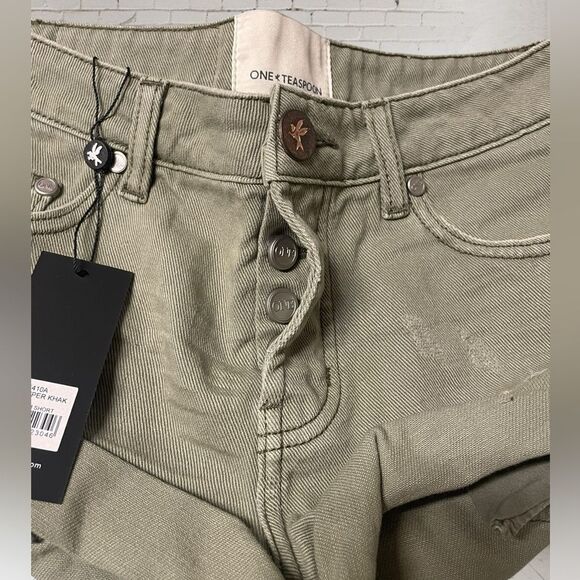 One x Teaspoon Super Khaki Bandit Sz 22” Shorts - Picture 8 of 9